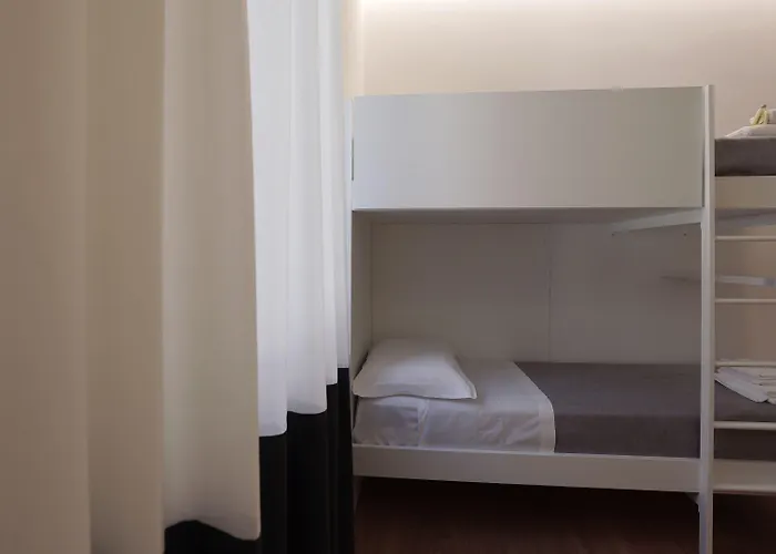 Konukevi Suite Inn Rome 4*